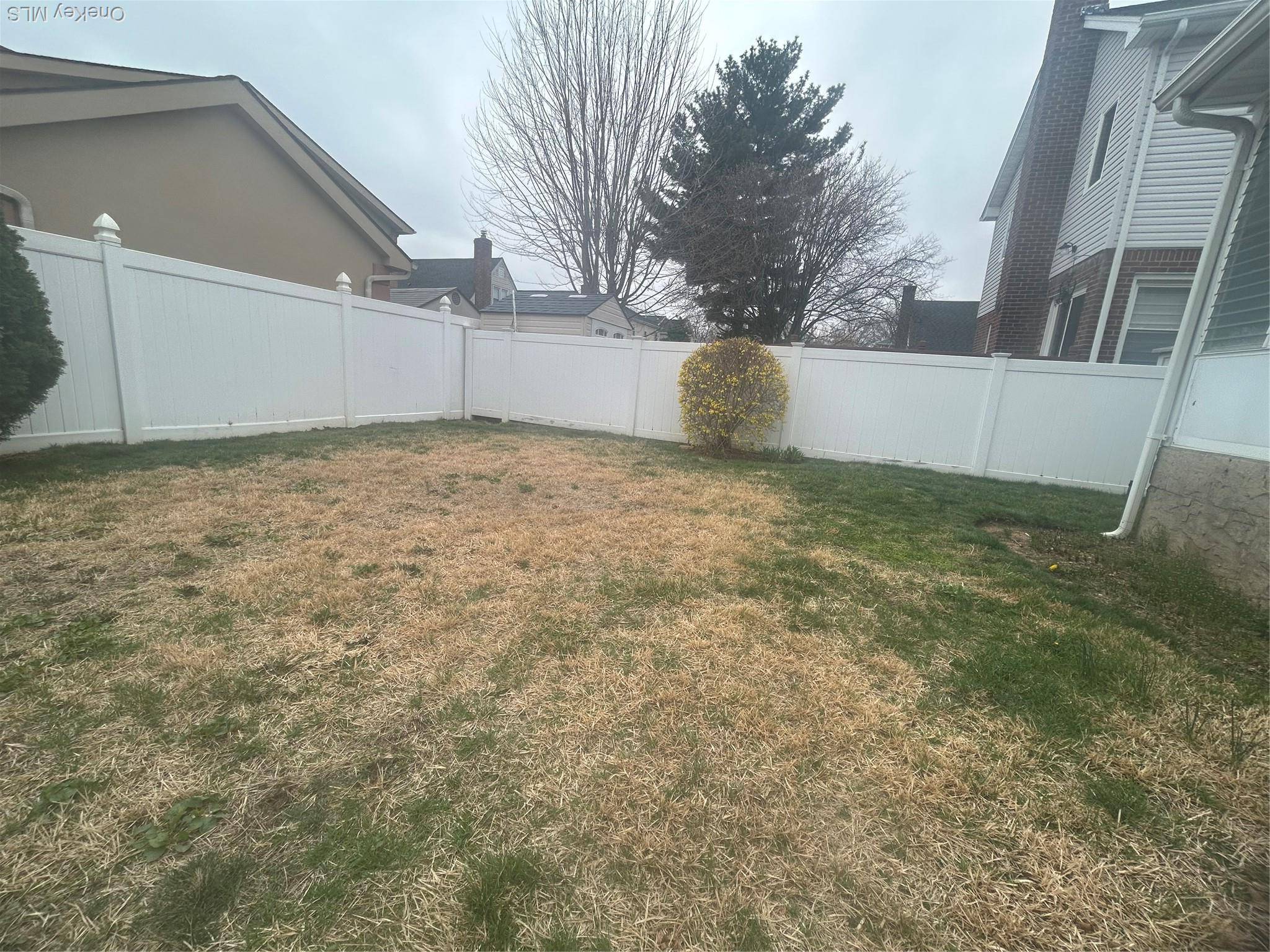 4 Bedroom Home for Sale in New Hyde Park - New York - USA - 6