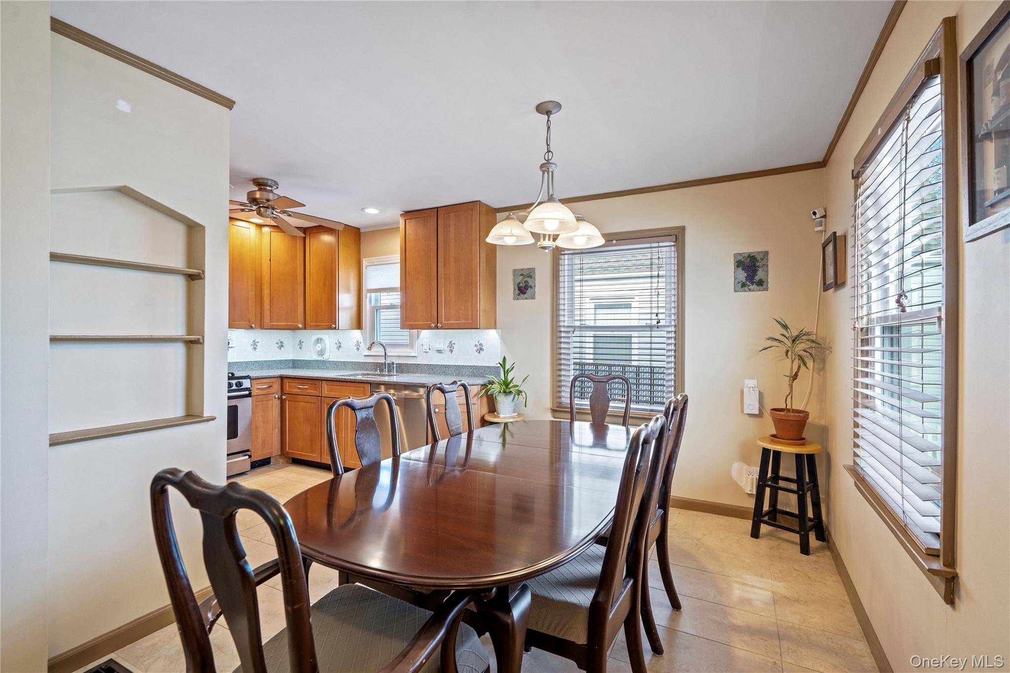 4 Bedroom Home for Sale in New Hyde Park - New York - USA - 7