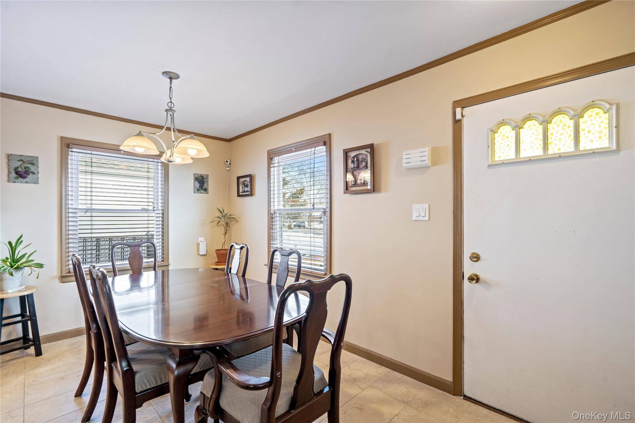 4 Bedroom Home for Sale in New Hyde Park - New York - USA - 8