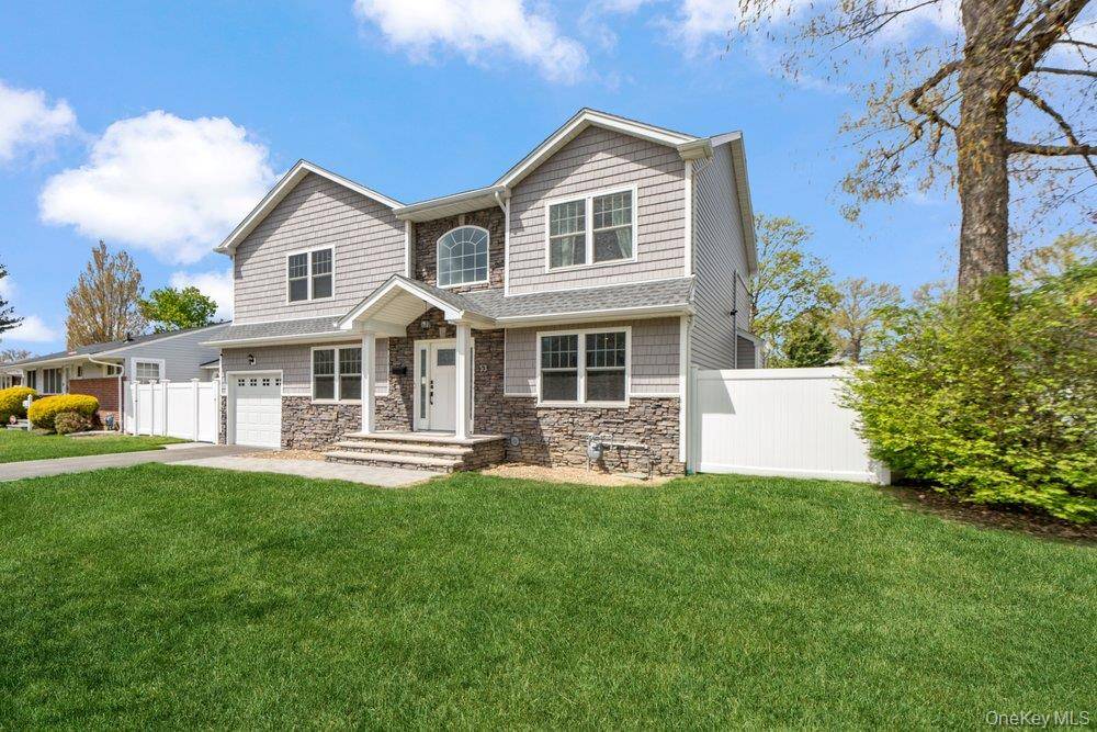 Hogar con 4 Dormitorios en Venta en Plainview - Nueva York - EE. UU. - 1