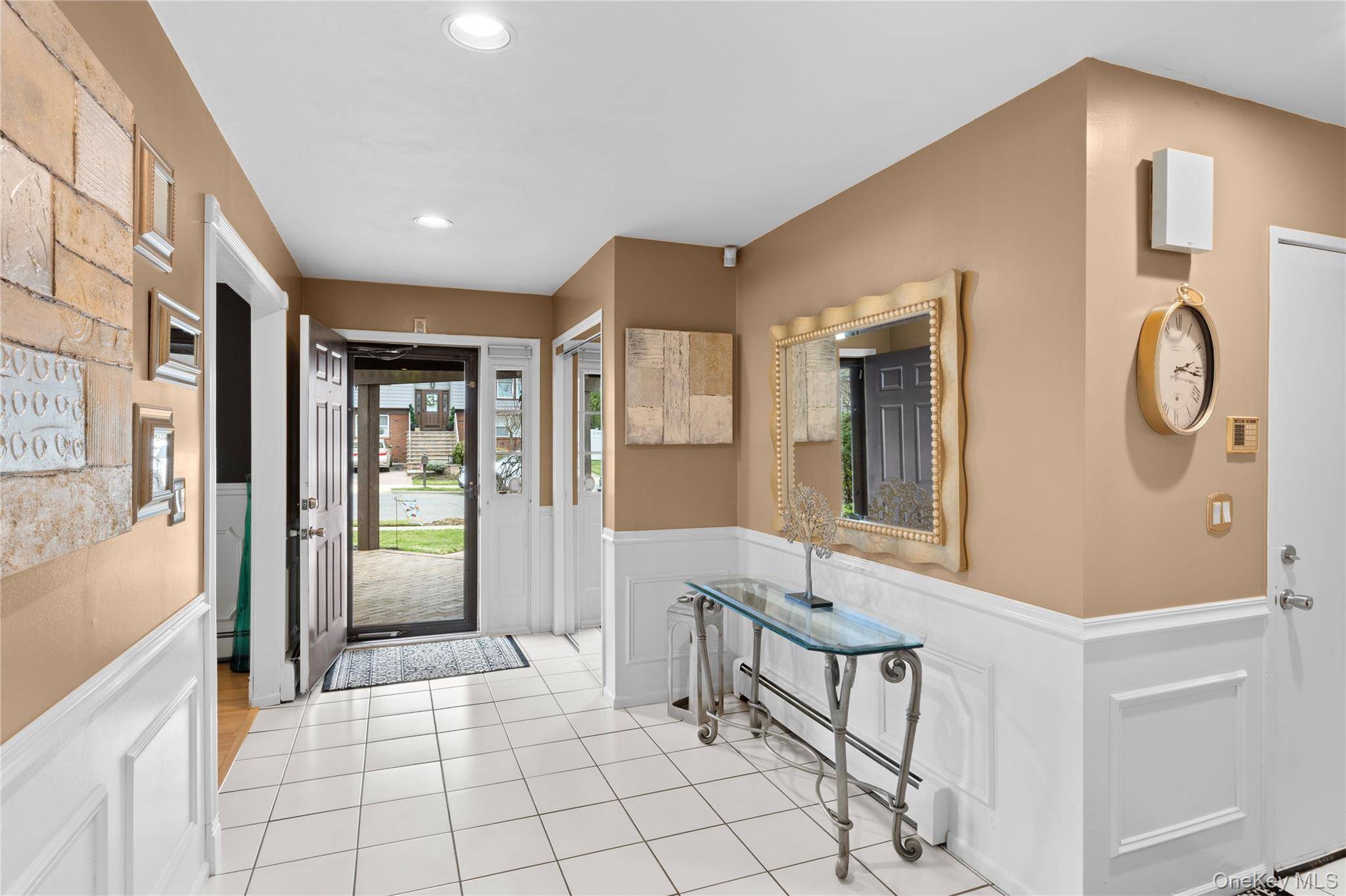 Hogar con 4 Dormitorios en Venta en Plainview - Nueva York - EE. UU. - 4