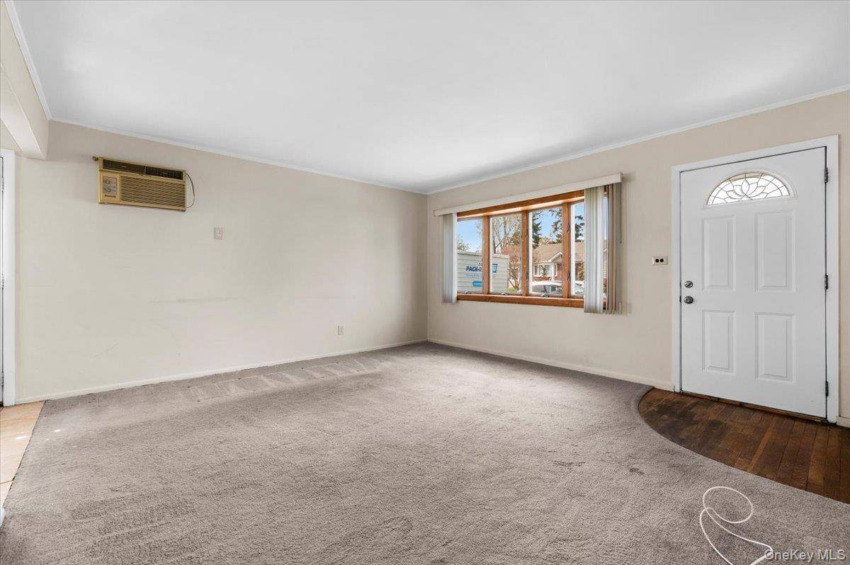 Hogar con 4 Dormitorios en Venta en Plainview - Nueva York - EE. UU. - 4