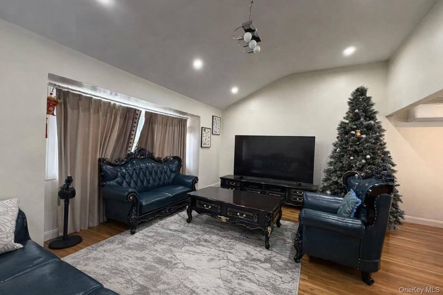 Hogar con 4 Dormitorios en Venta en Plainview - Nueva York - EE. UU. - 1