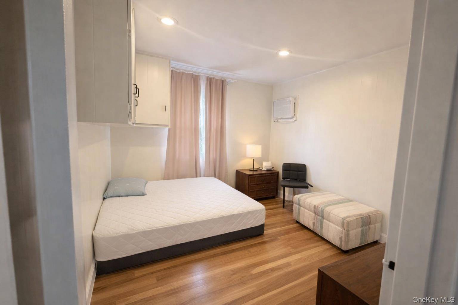 Hogar con 4 Dormitorios en Venta en Plainview - Nueva York - EE. UU. - 3