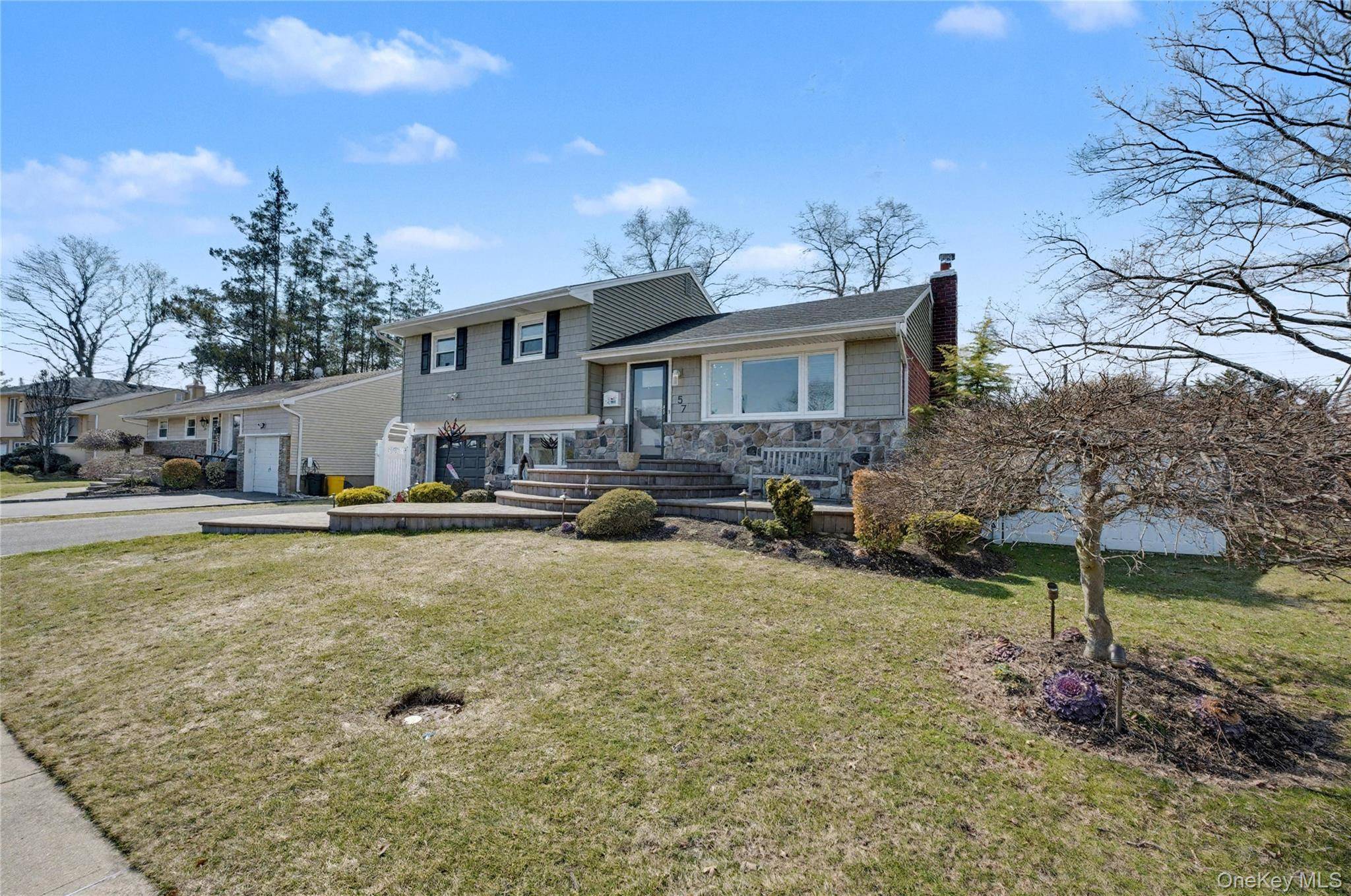 Hogar con 4 Dormitorios en Venta en Plainview - Nueva York - EE. UU. - 3