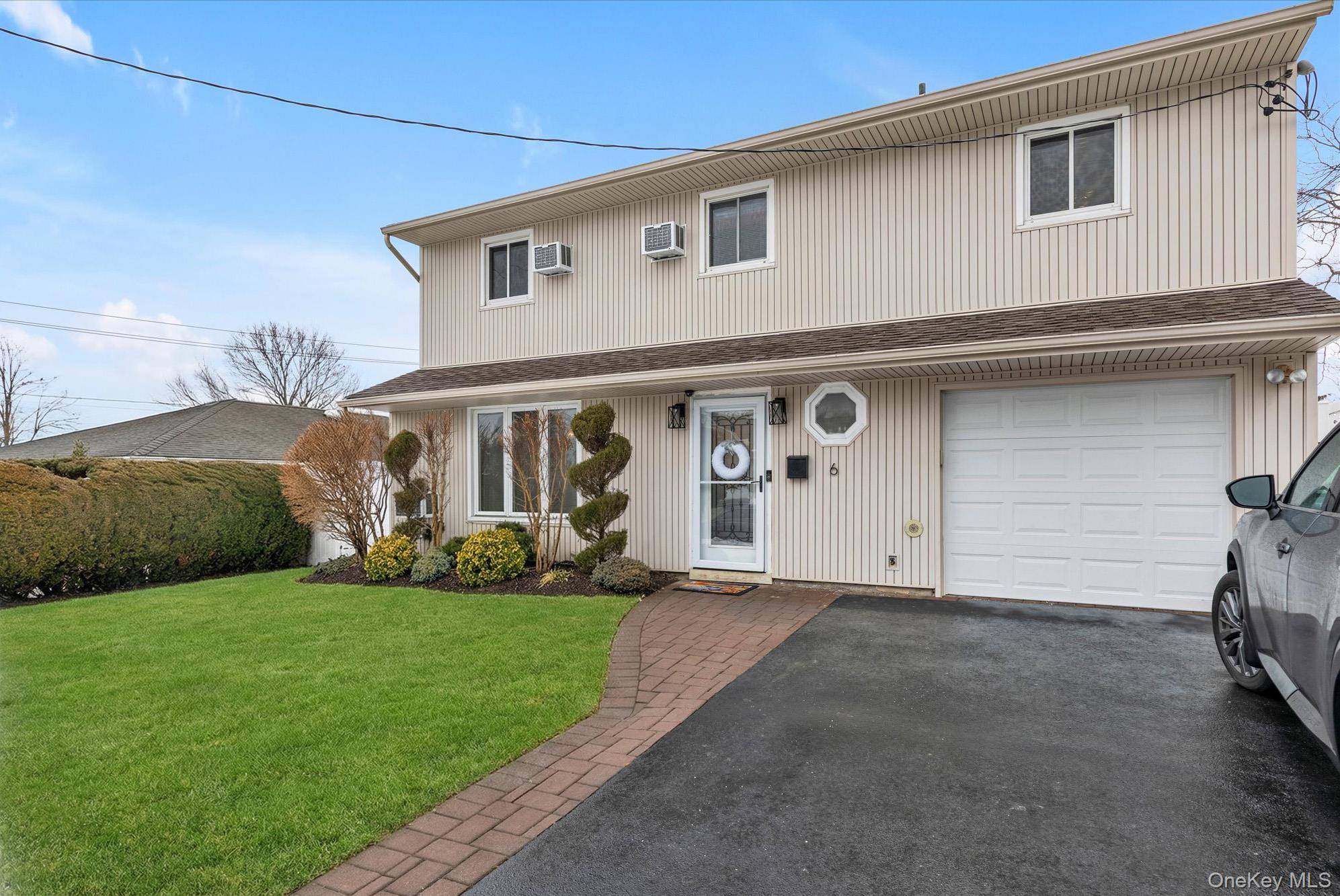 Hogar con 4 Dormitorios en Venta en Plainview - Nueva York - EE. UU. - 2