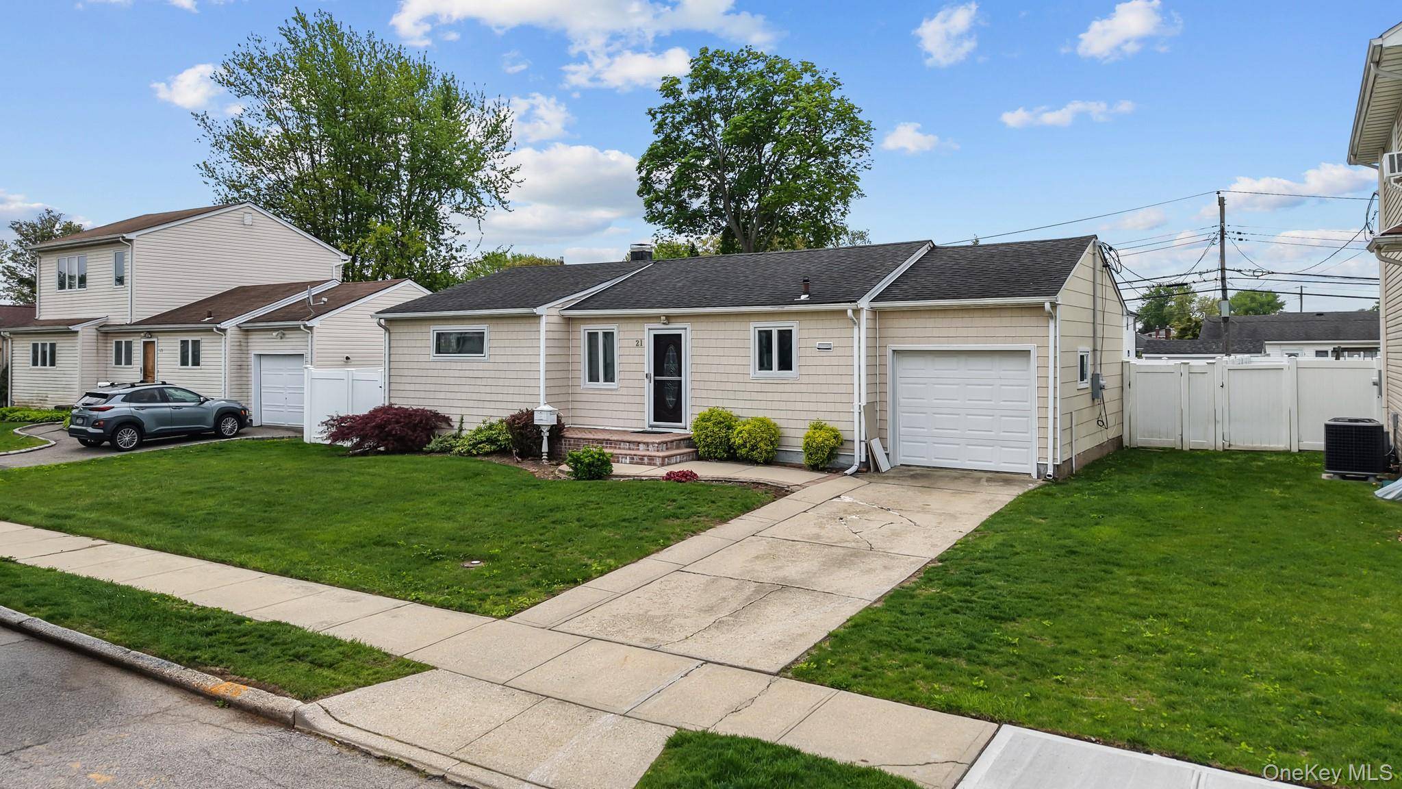 Hogar con 4 Dormitorios en Venta en Plainview - Nueva York - EE. UU. - 3