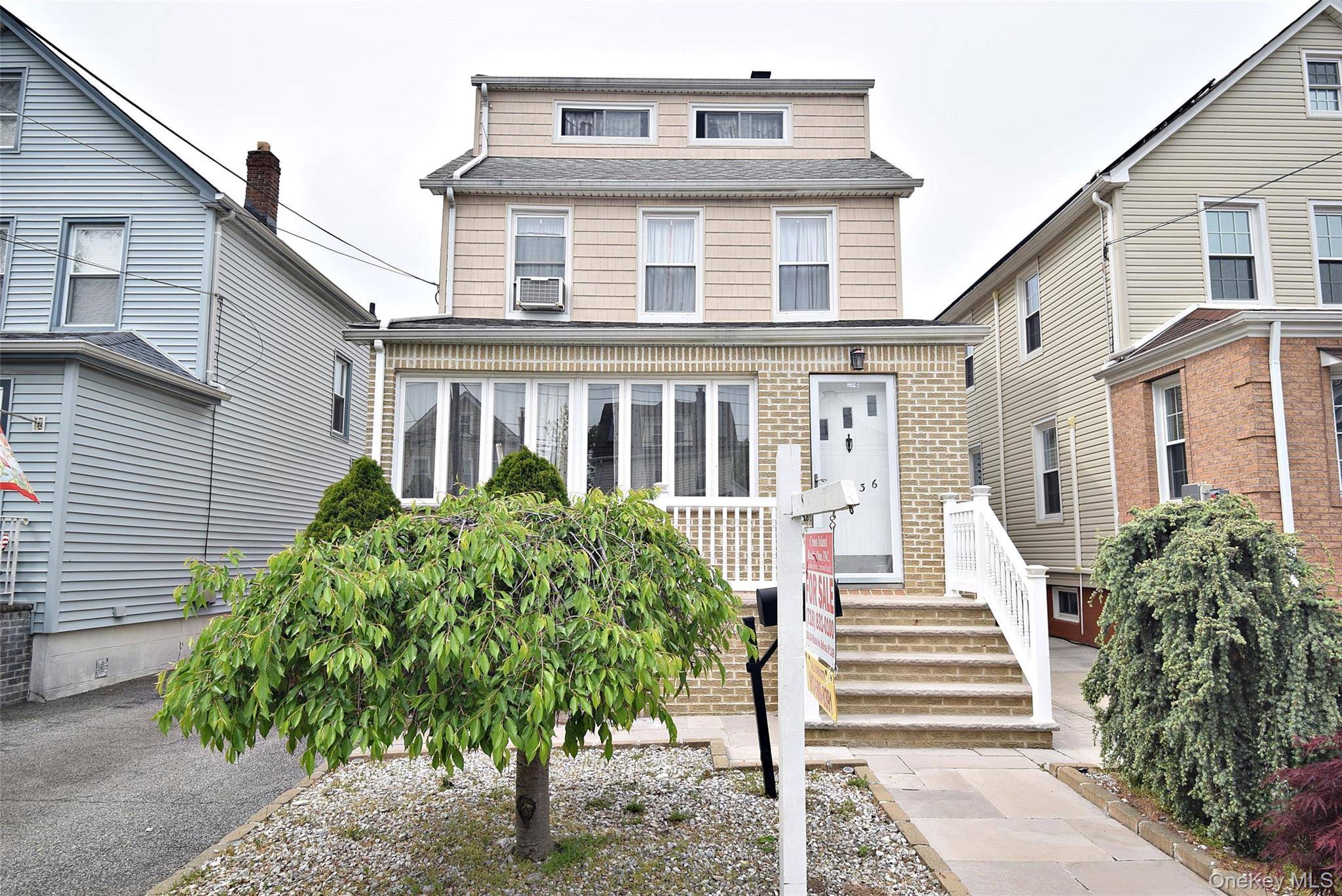 4 Bedroom Home for Sale in Queens Village - New York - USA - 1