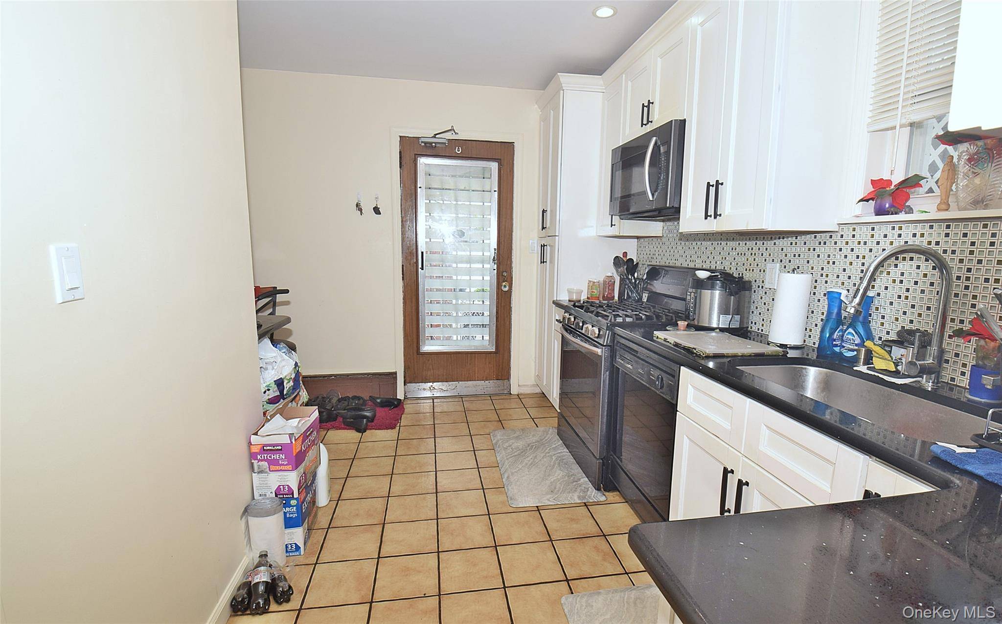 4 Bedroom Home for Sale in Queens Village - New York - USA - 8