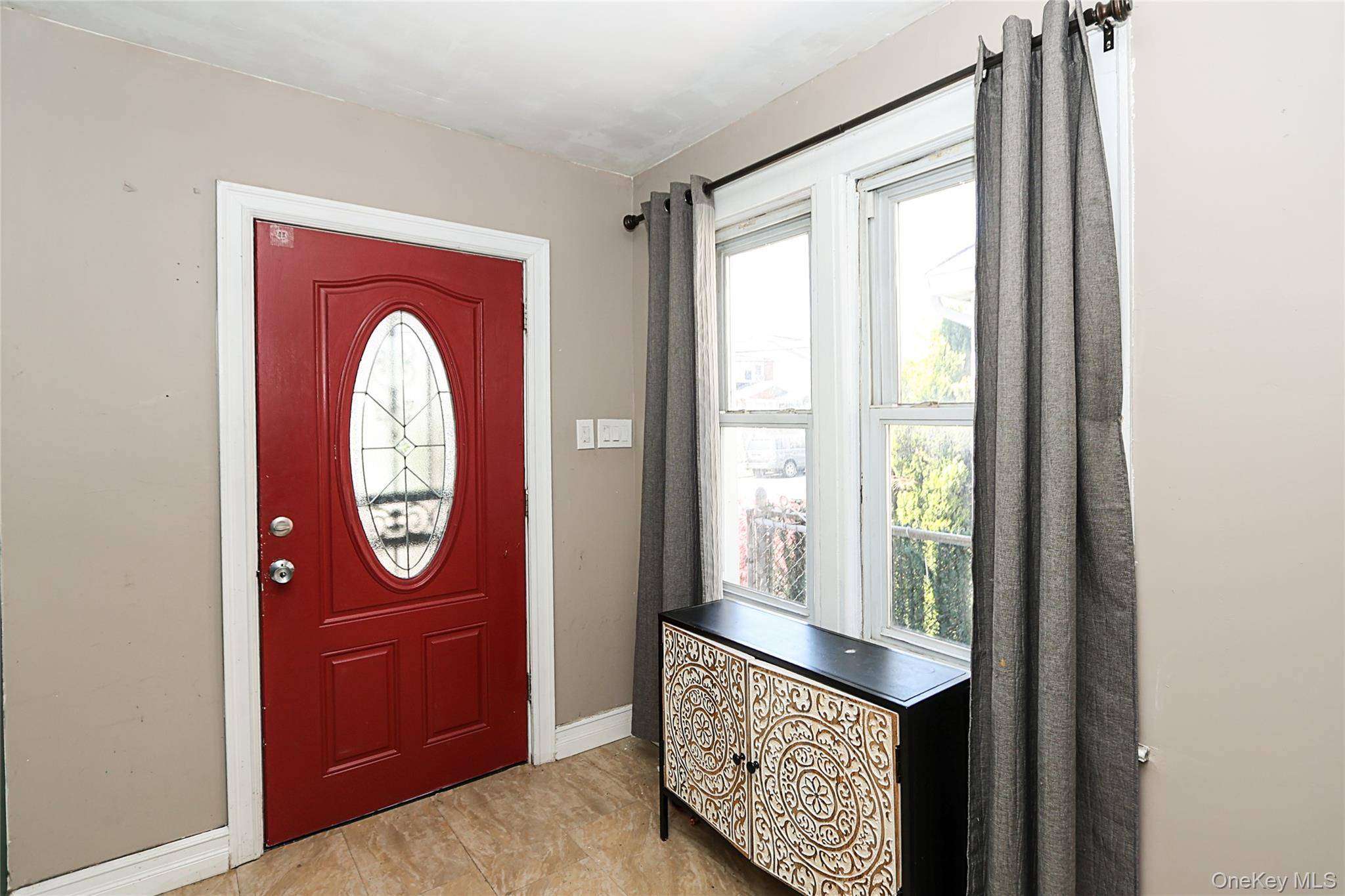 4 Bedroom Home for Sale in Queens Village - New York - USA - 3