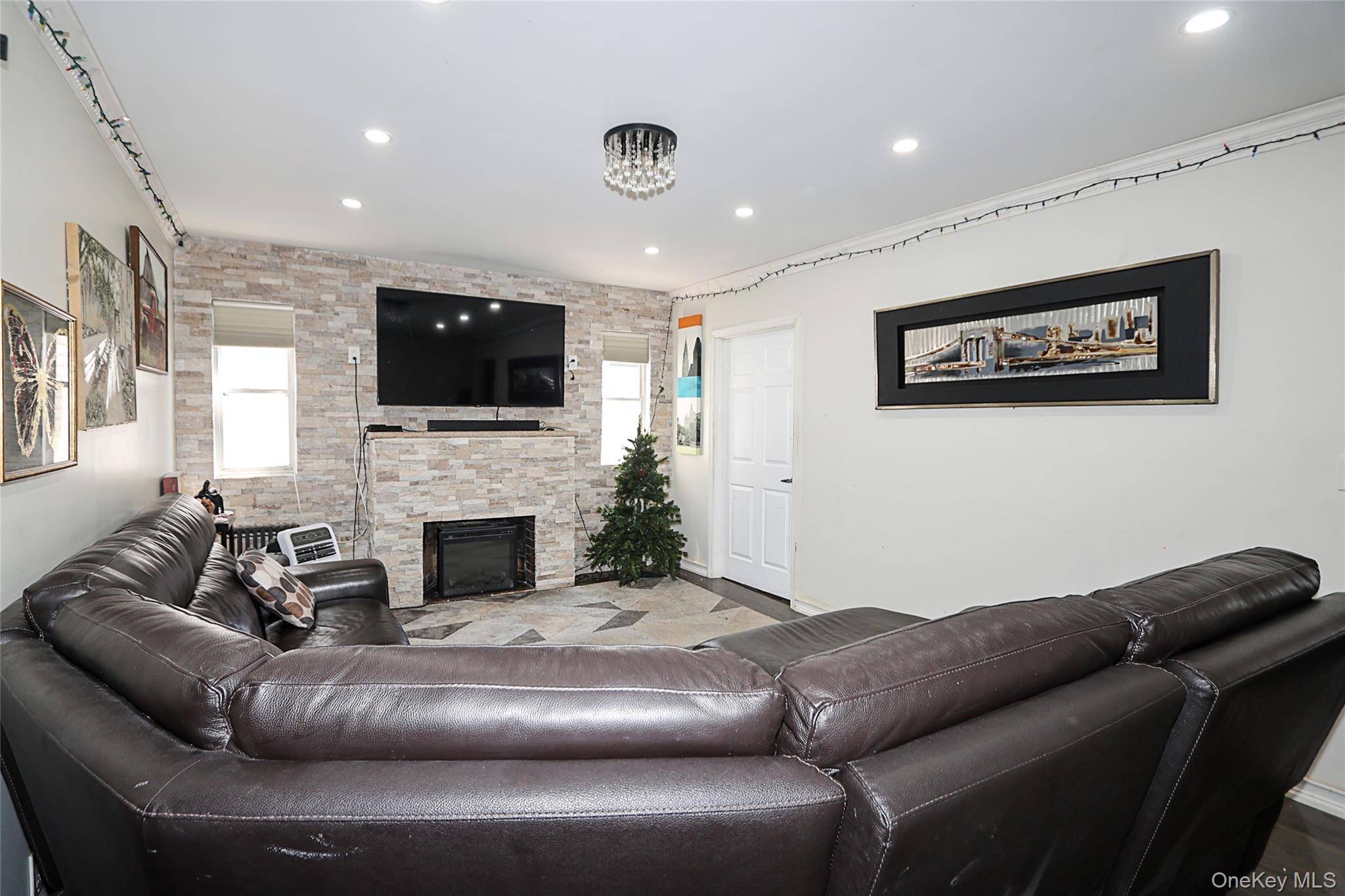4 Bedroom Home for Sale in Queens Village - New York - USA - 6