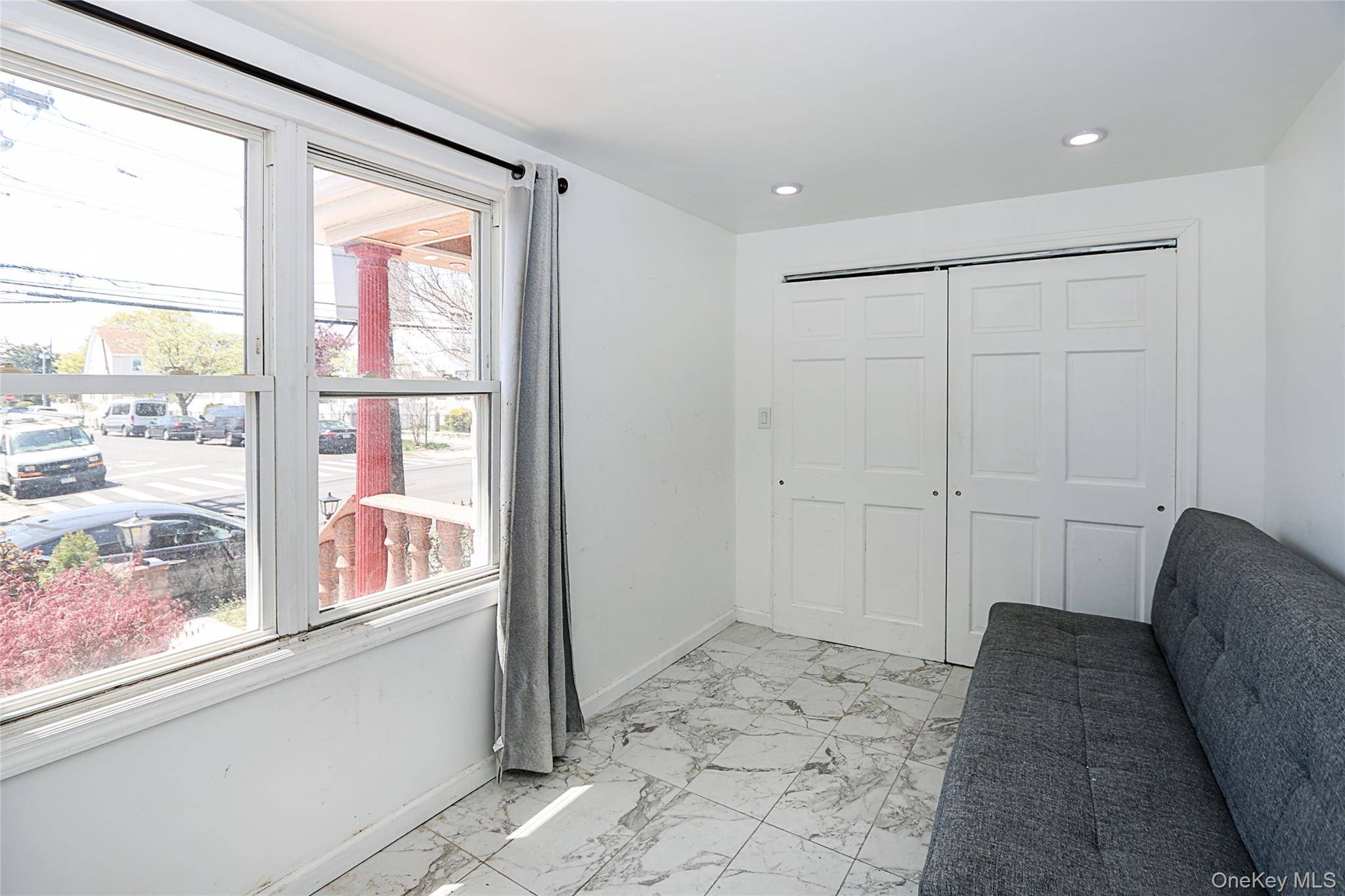 4 Bedroom Home for Sale in Queens Village - New York - USA - 7