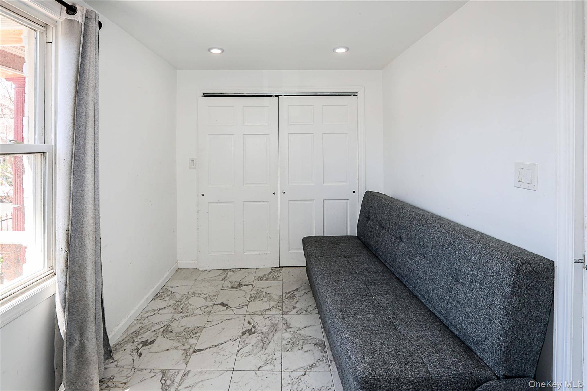 4 Bedroom Home for Sale in Queens Village - New York - USA - 8