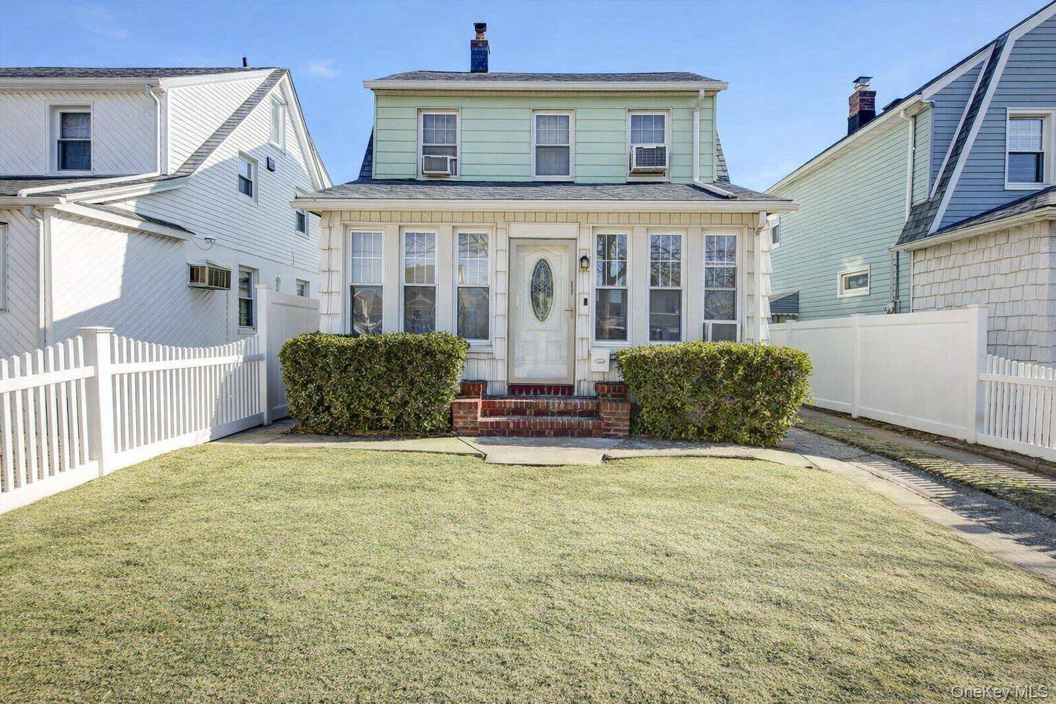 4 Bedroom Home for Sale in Queens Village - New York - USA - 1