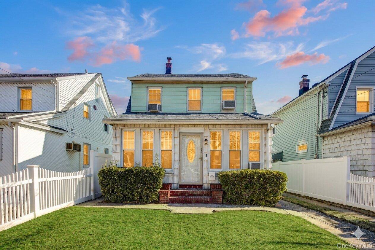 4 Bedroom Home for Sale in Queens Village - New York - USA - 2