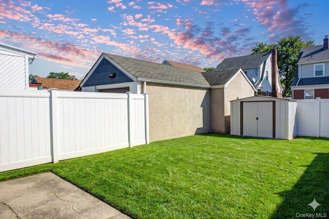 4 Bedroom Home for Sale in Queens Village - New York - USA - 4