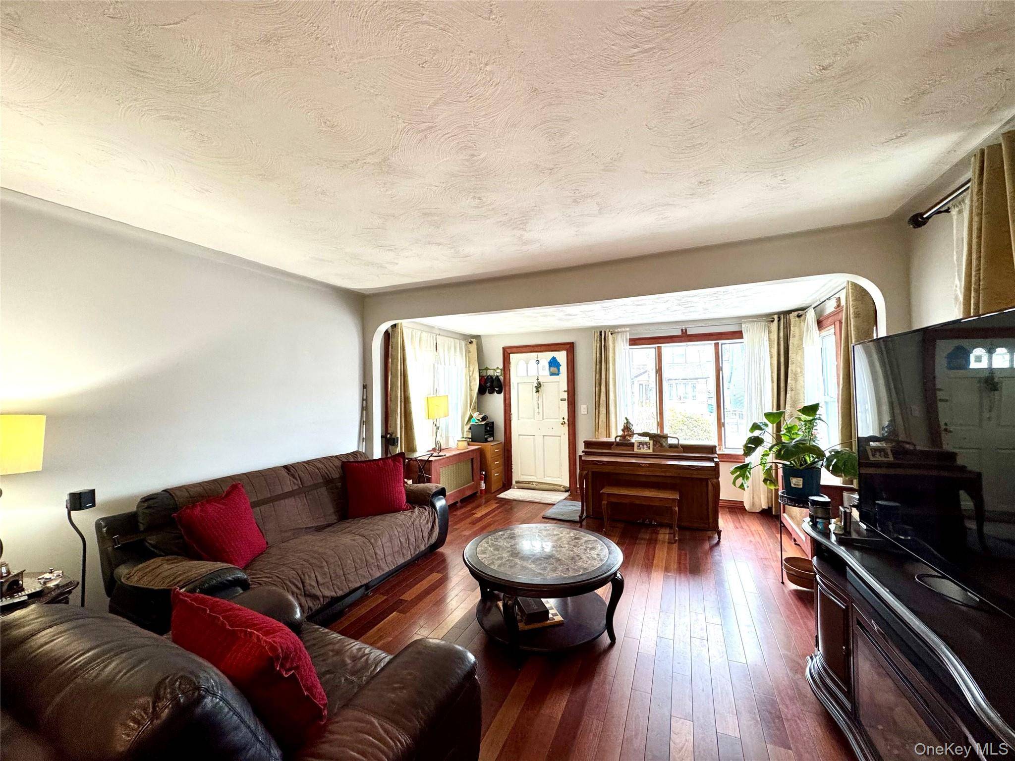 4 Bedroom Home for Sale in Queens Village - New York - USA - 2