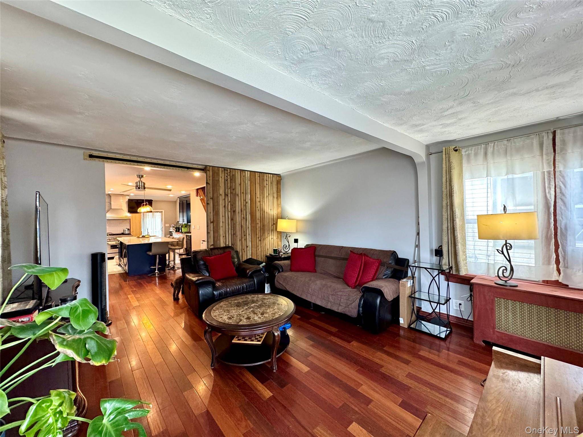 4 Bedroom Home for Sale in Queens Village - New York - USA - 3