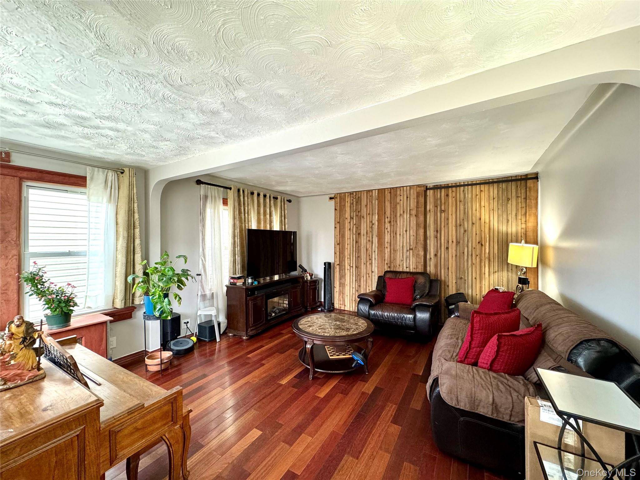 4 Bedroom Home for Sale in Queens Village - New York - USA - 4