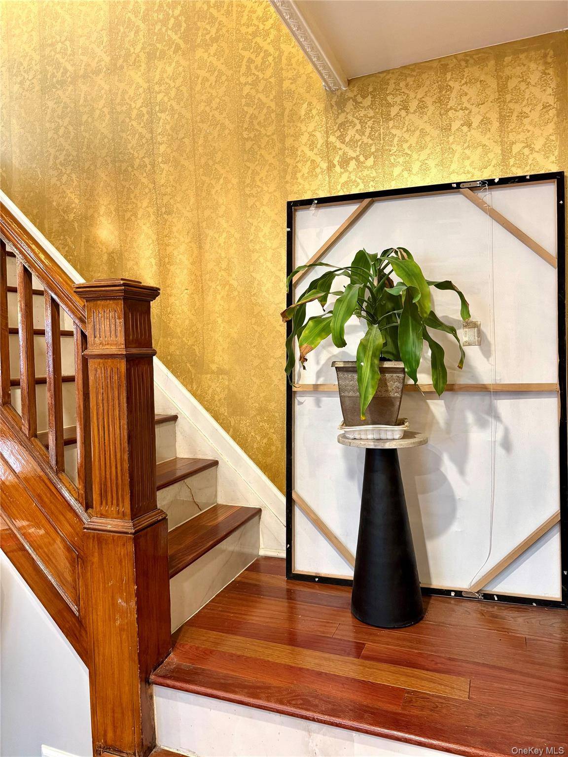 4 Bedroom Home for Sale in Queens Village - New York - USA - 8