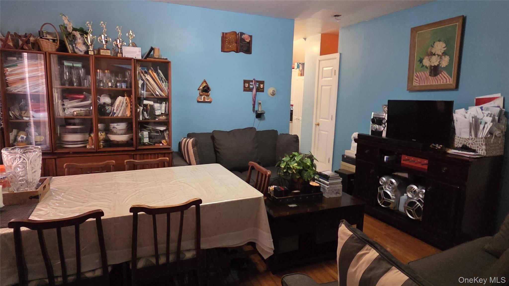 4 Bedroom Home for Sale in Queens Village - New York - USA - 2