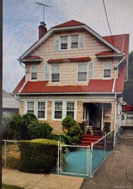 4 Bedroom Home for Sale in Queens Village - New York - USA - 3