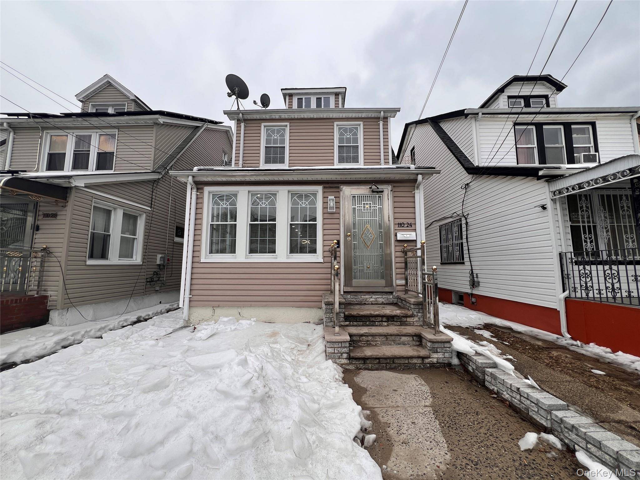 4 Bedroom Home for Sale in Queens Village - New York - USA - 1