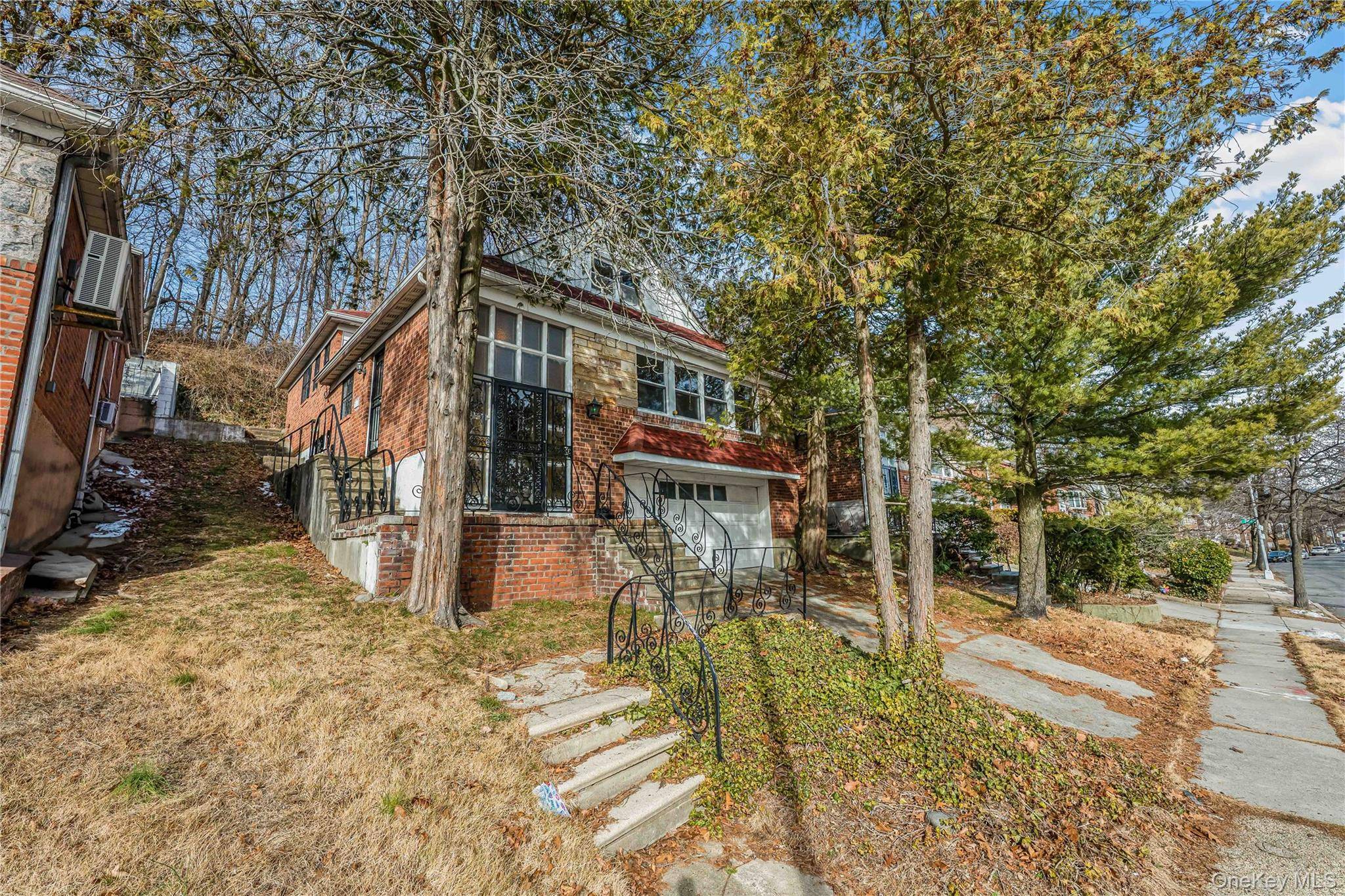 4 Bedroom Home for Sale in Queens Village - New York - USA - 2