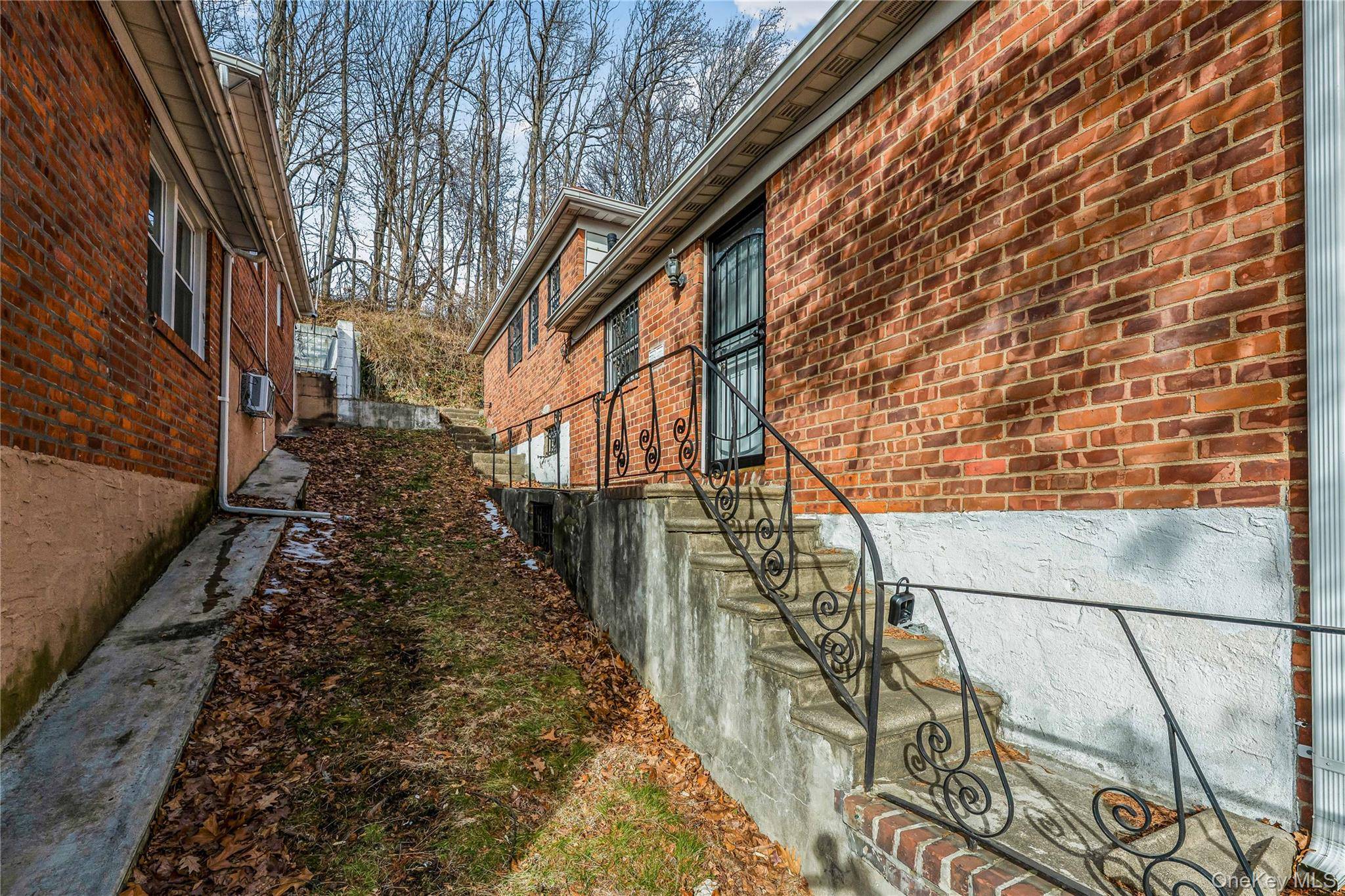 4 Bedroom Home for Sale in Queens Village - New York - USA - 5