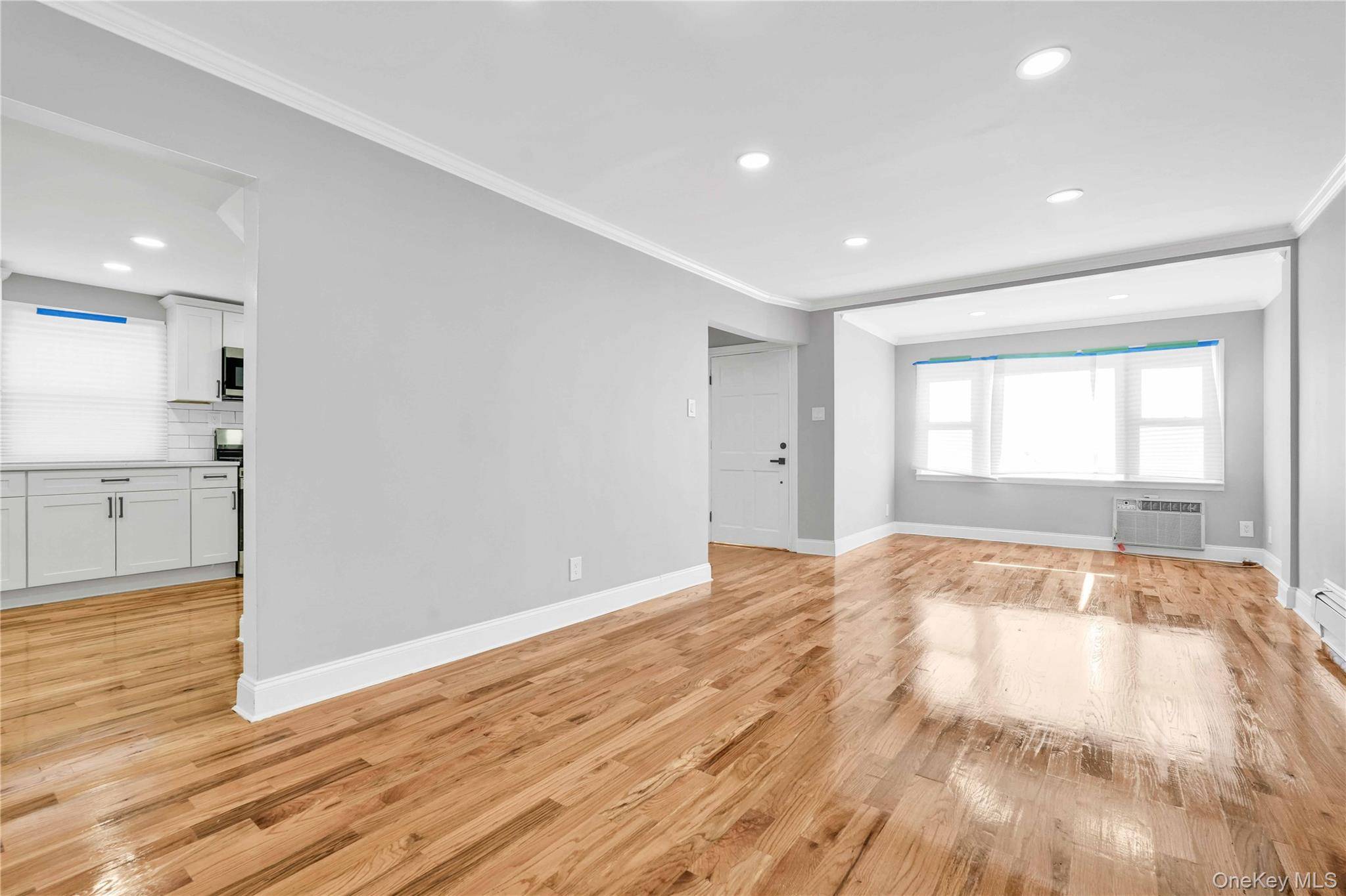 4 Bedroom Home for Sale in Queens Village - New York - USA - 3