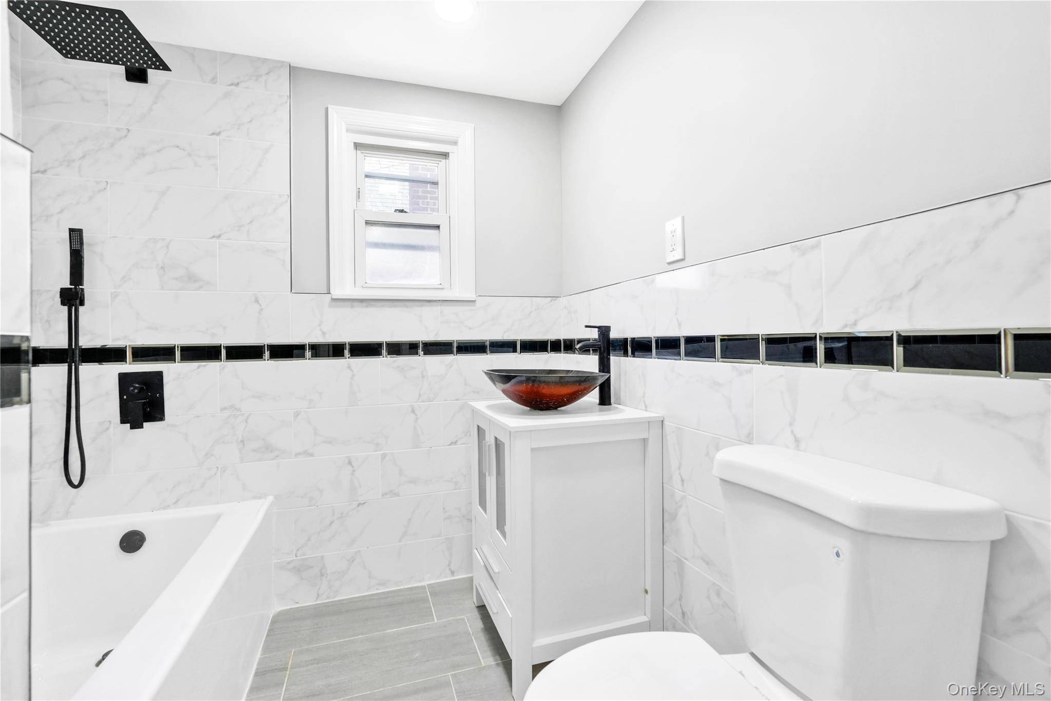 4 Bedroom Home for Sale in Queens Village - New York - USA - 8
