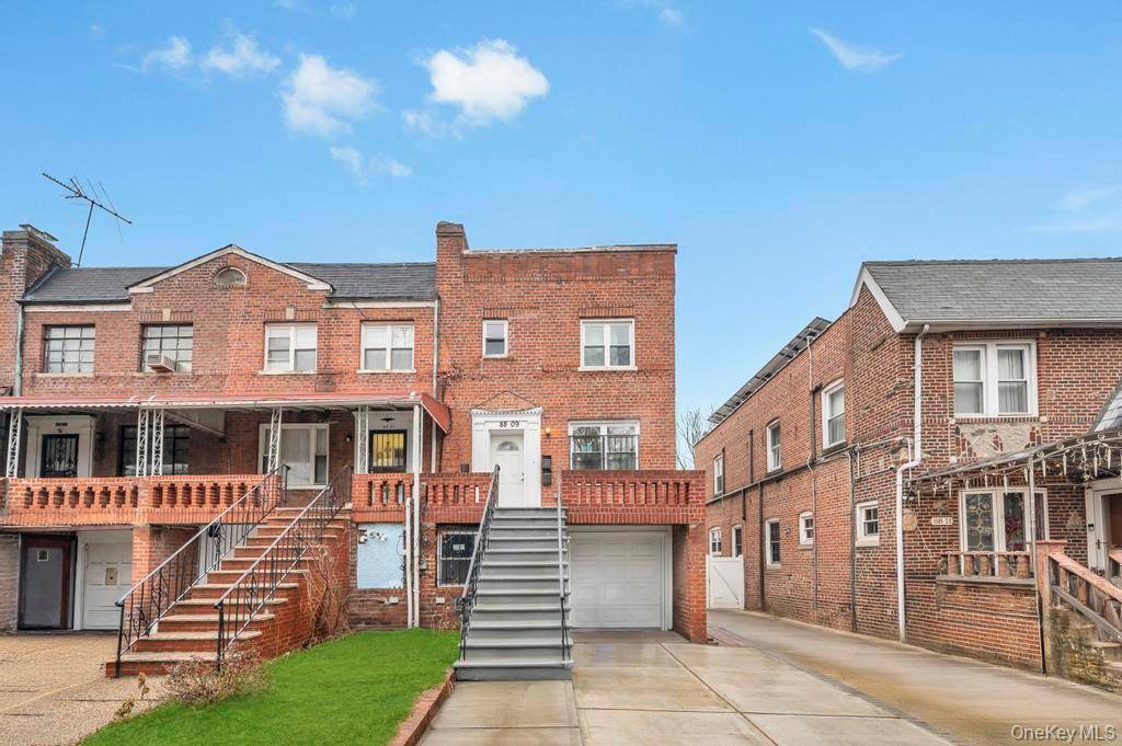 4 Bedroom Home for Sale in Queens Village - New York - USA - 2