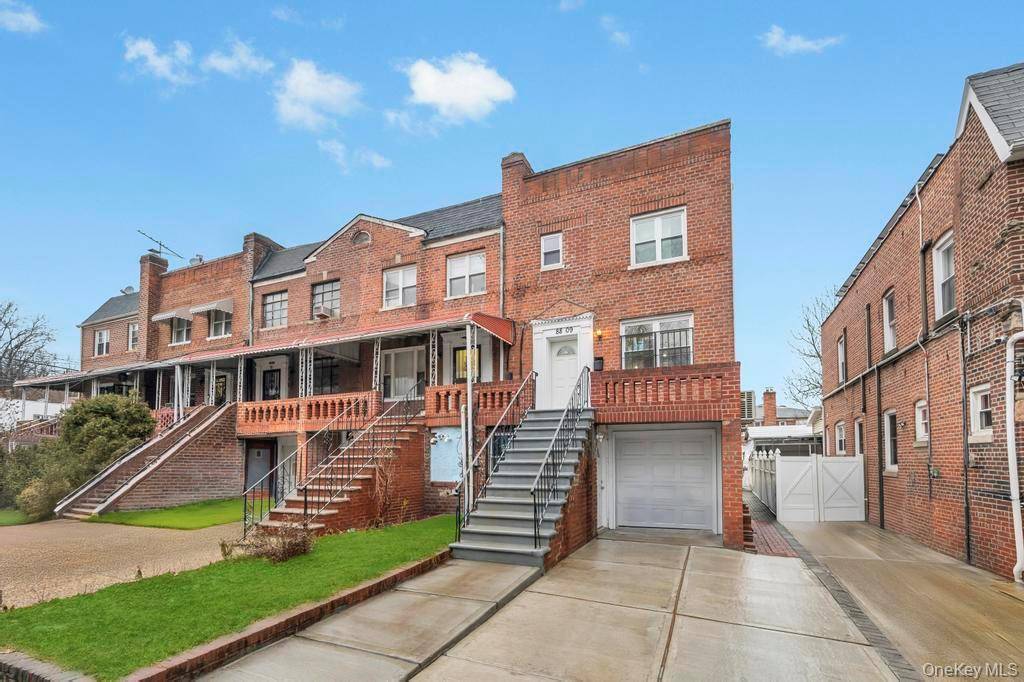 4 Bedroom Home for Sale in Queens Village - New York - USA - 4
