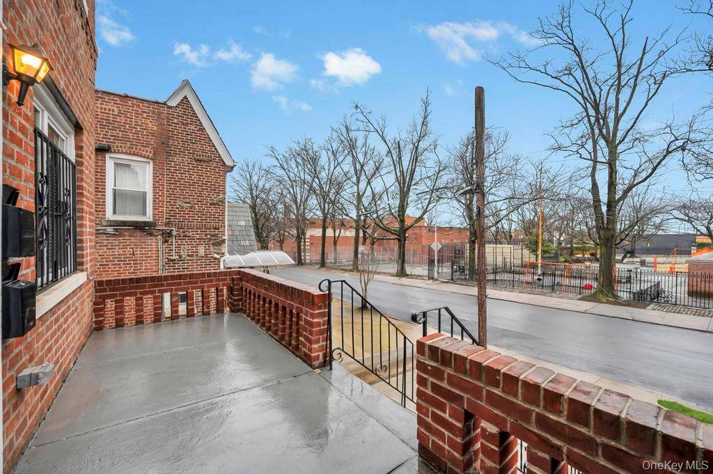 4 Bedroom Home for Sale in Queens Village - New York - USA - 5