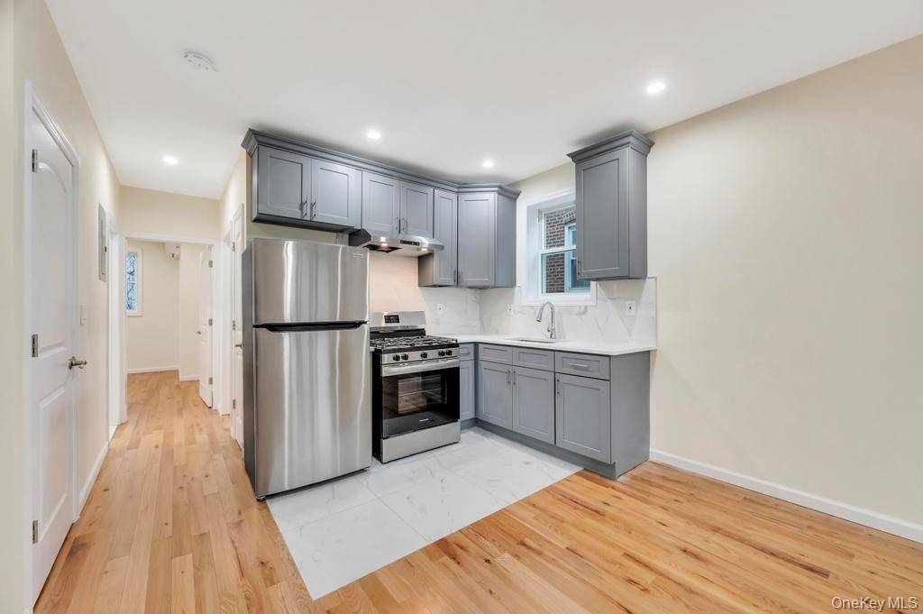 4 Bedroom Home for Sale in Queens Village - New York - USA - 7