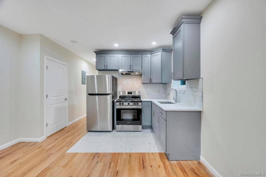 4 Bedroom Home for Sale in Queens Village - New York - USA - 8