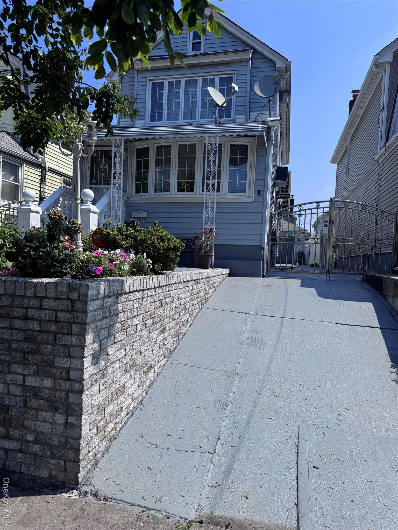 4 Bedroom Home for Sale in Queens Village - New York - USA - 1