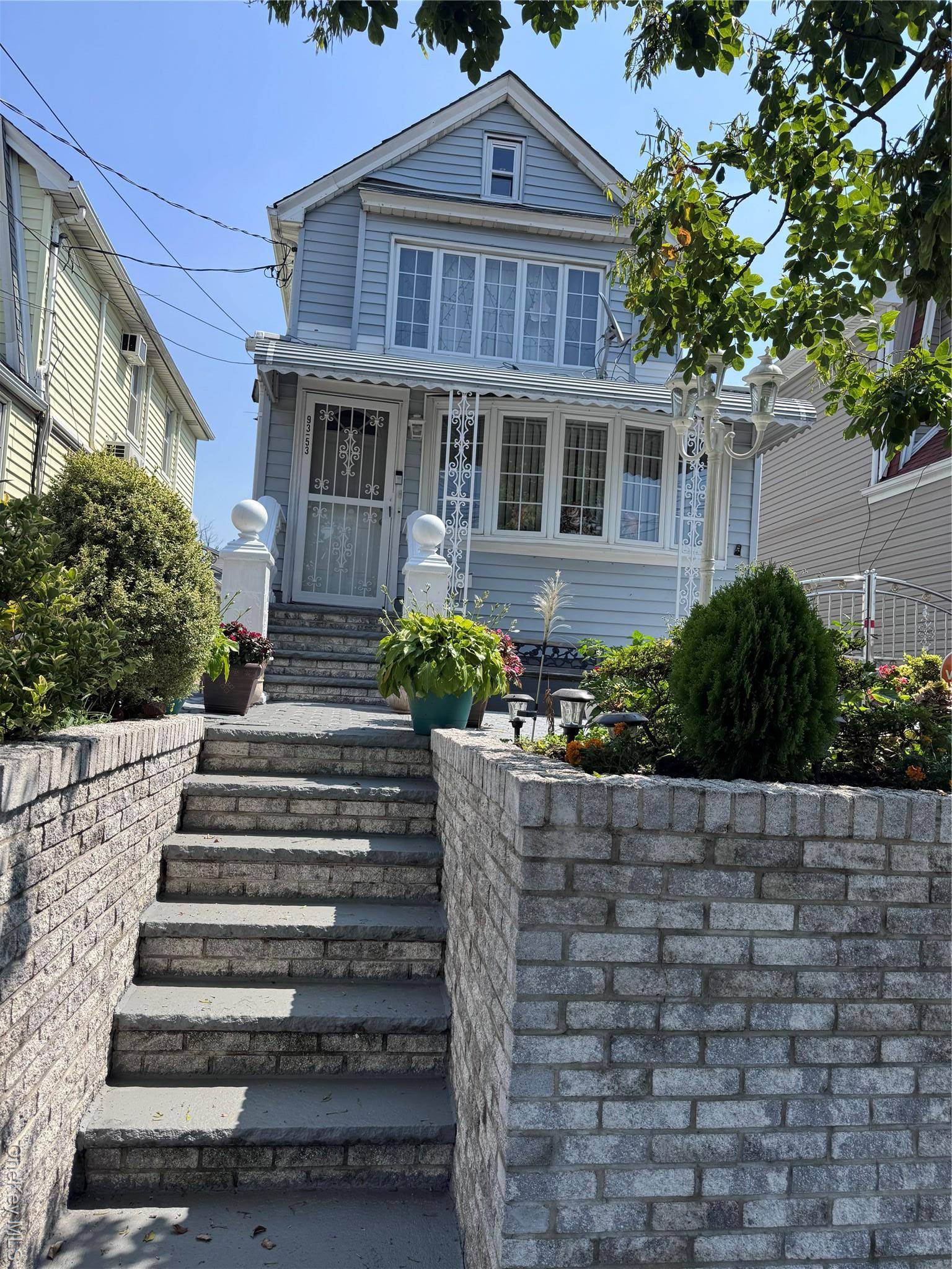4 Bedroom Home for Sale in Queens Village - New York - USA - 2