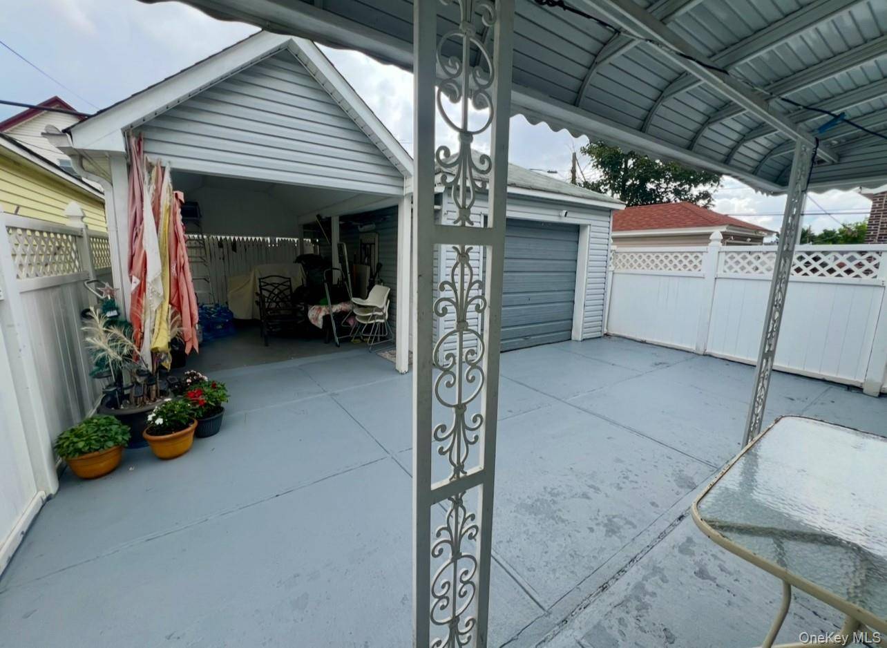 4 Bedroom Home for Sale in Queens Village - New York - USA - 7