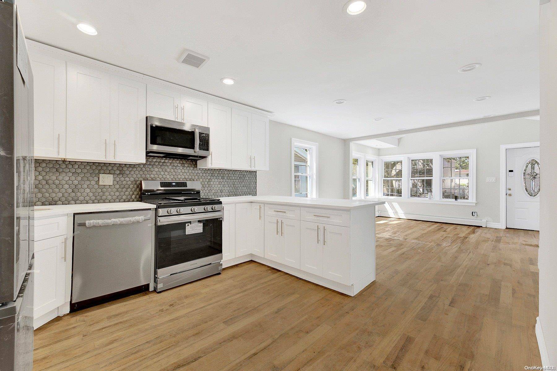 4 Bedroom Home for Sale in Queens Village - New York - USA - 2