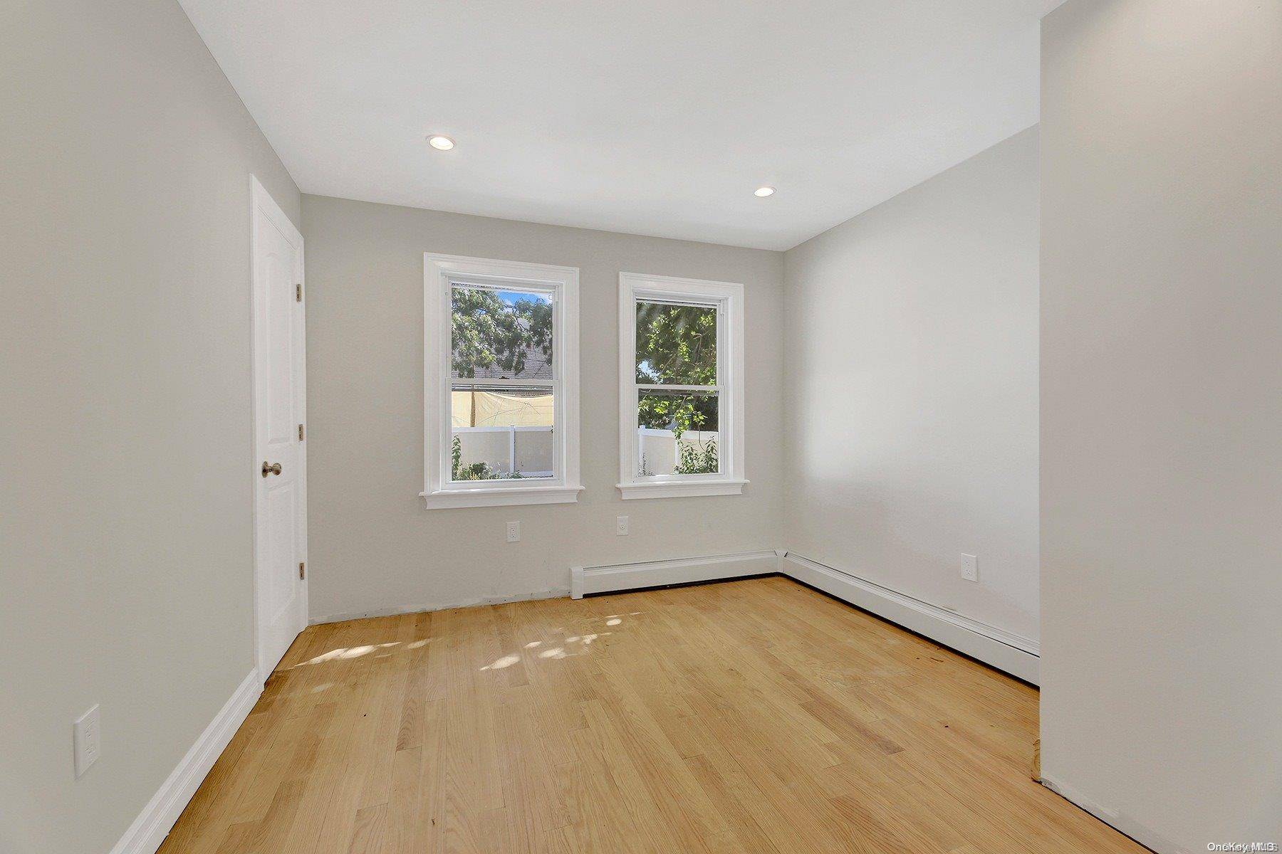 4 Bedroom Home for Sale in Queens Village - New York - USA - 7