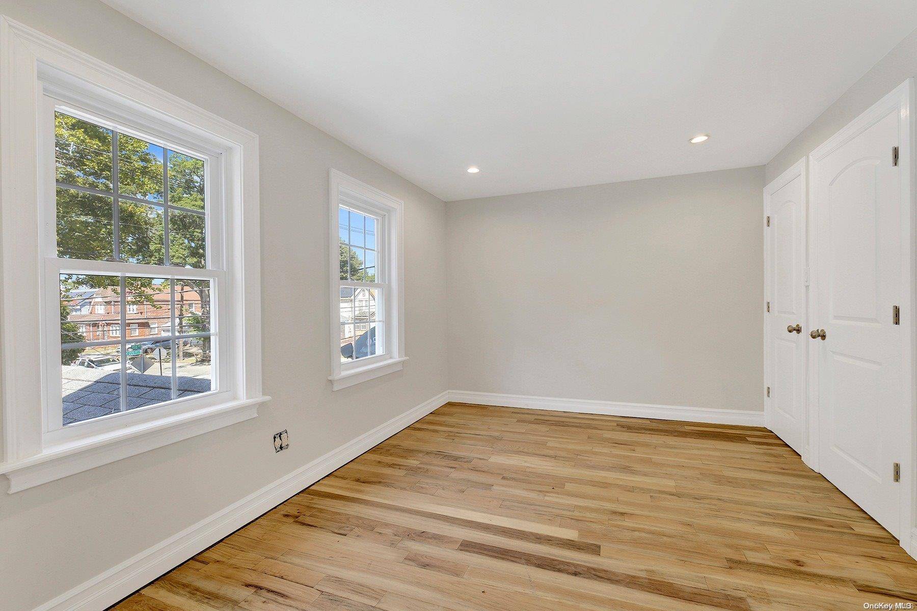 4 Bedroom Home for Sale in Queens Village - New York - USA - 8