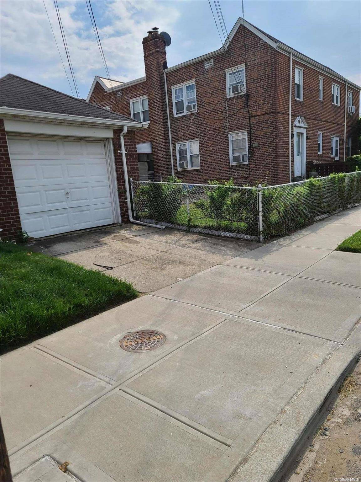 4 Bedroom Home for Sale in Queens Village - New York - USA - 1