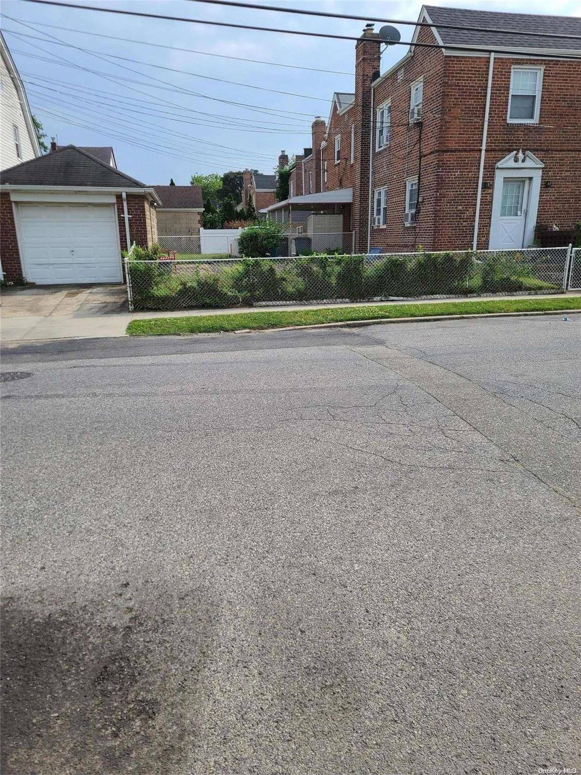 4 Bedroom Home for Sale in Queens Village - New York - USA - 2