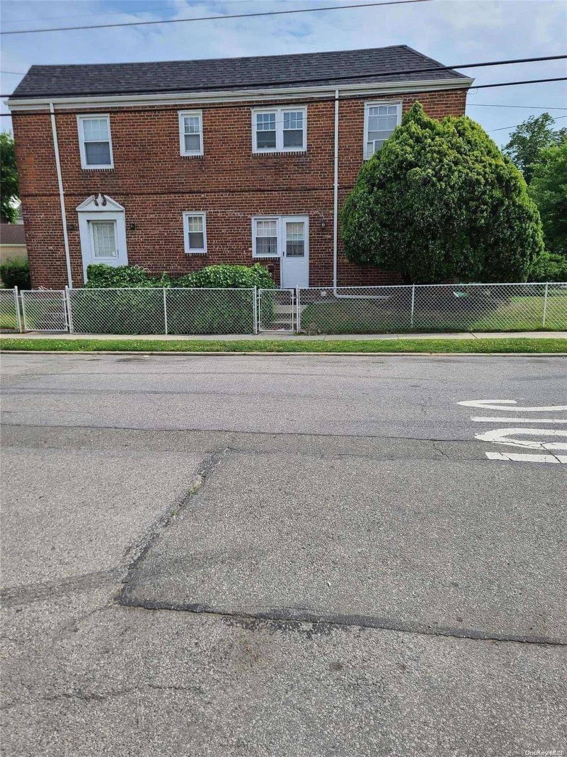 4 Bedroom Home for Sale in Queens Village - New York - USA - 3