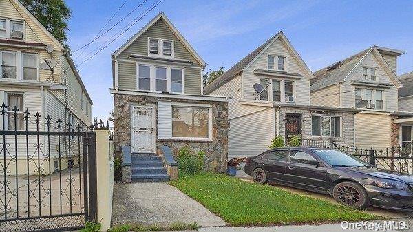 4 Bedroom Home for Sale in Queens Village - New York - USA - 2