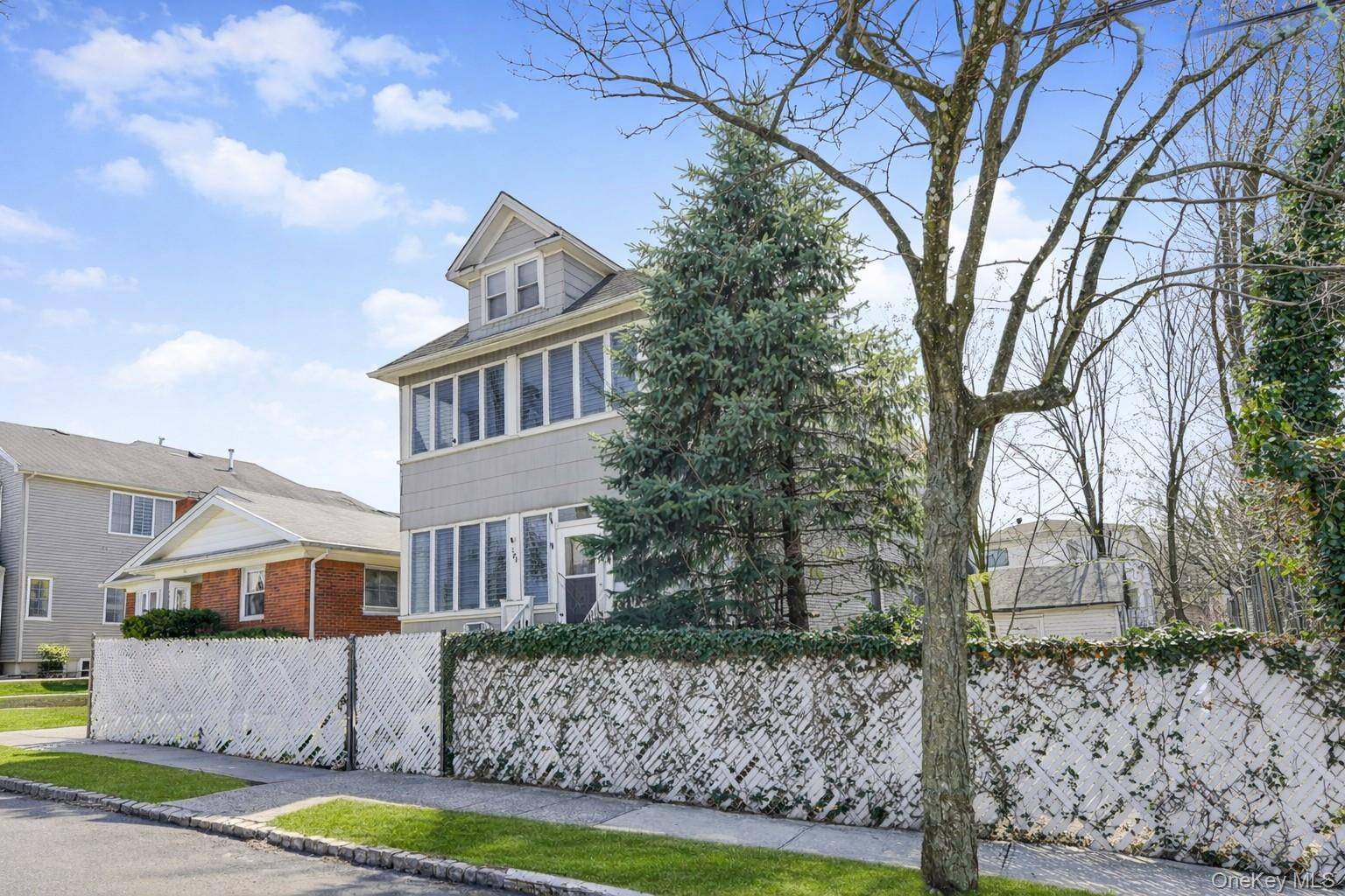 Casa com 4 Quartos à Venda em Staten Island - Nova Iorque - EUA - 2