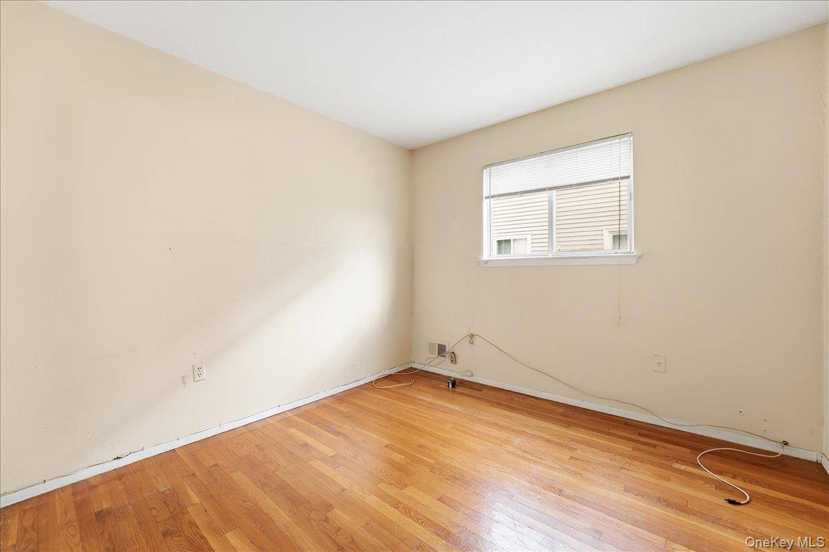 Casa com 4 Quartos à Venda em Staten Island - Nova Iorque - EUA - 2