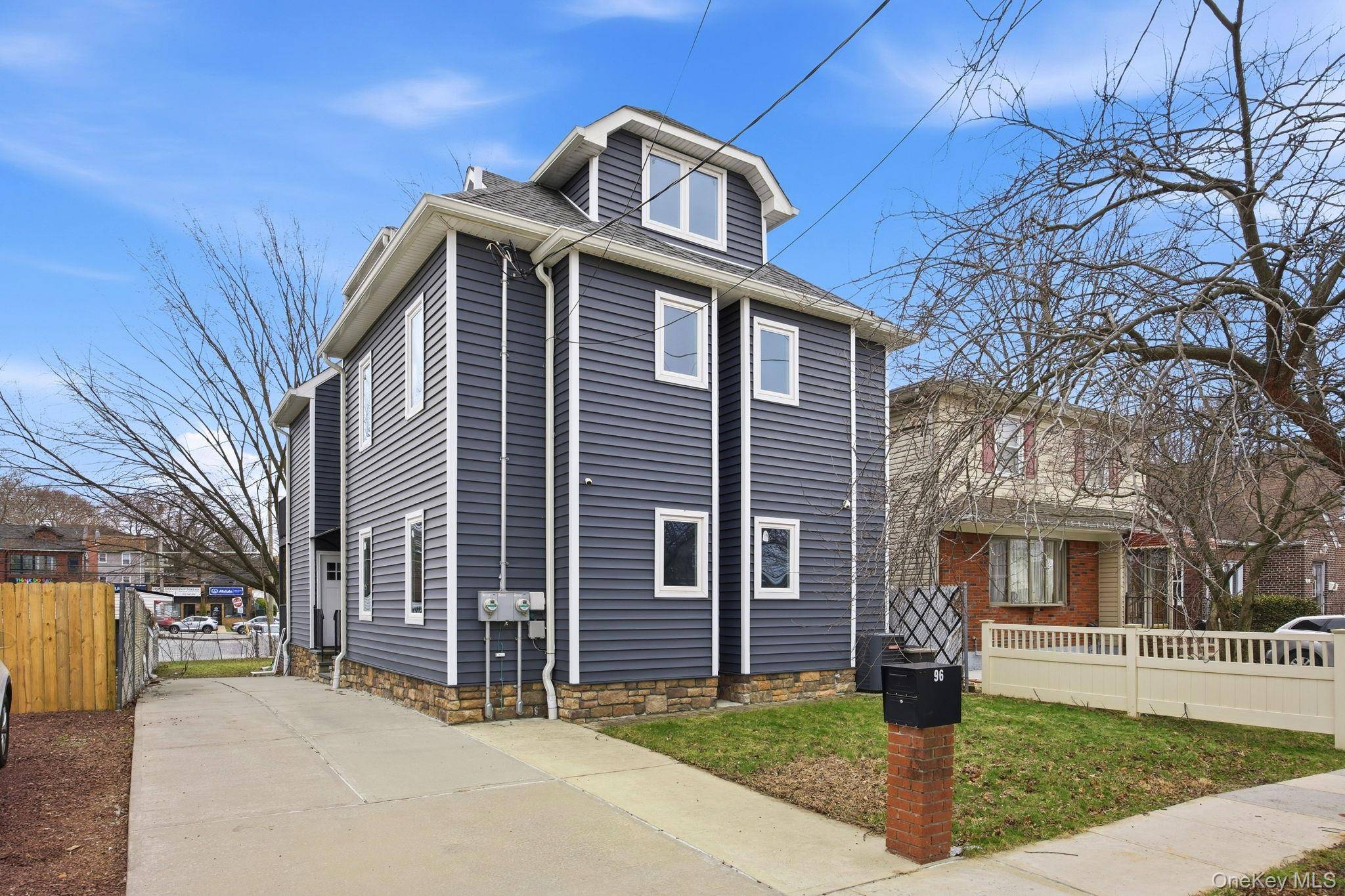 Casa com 4 Quartos à Venda em Staten Island - Nova Iorque - EUA - 1