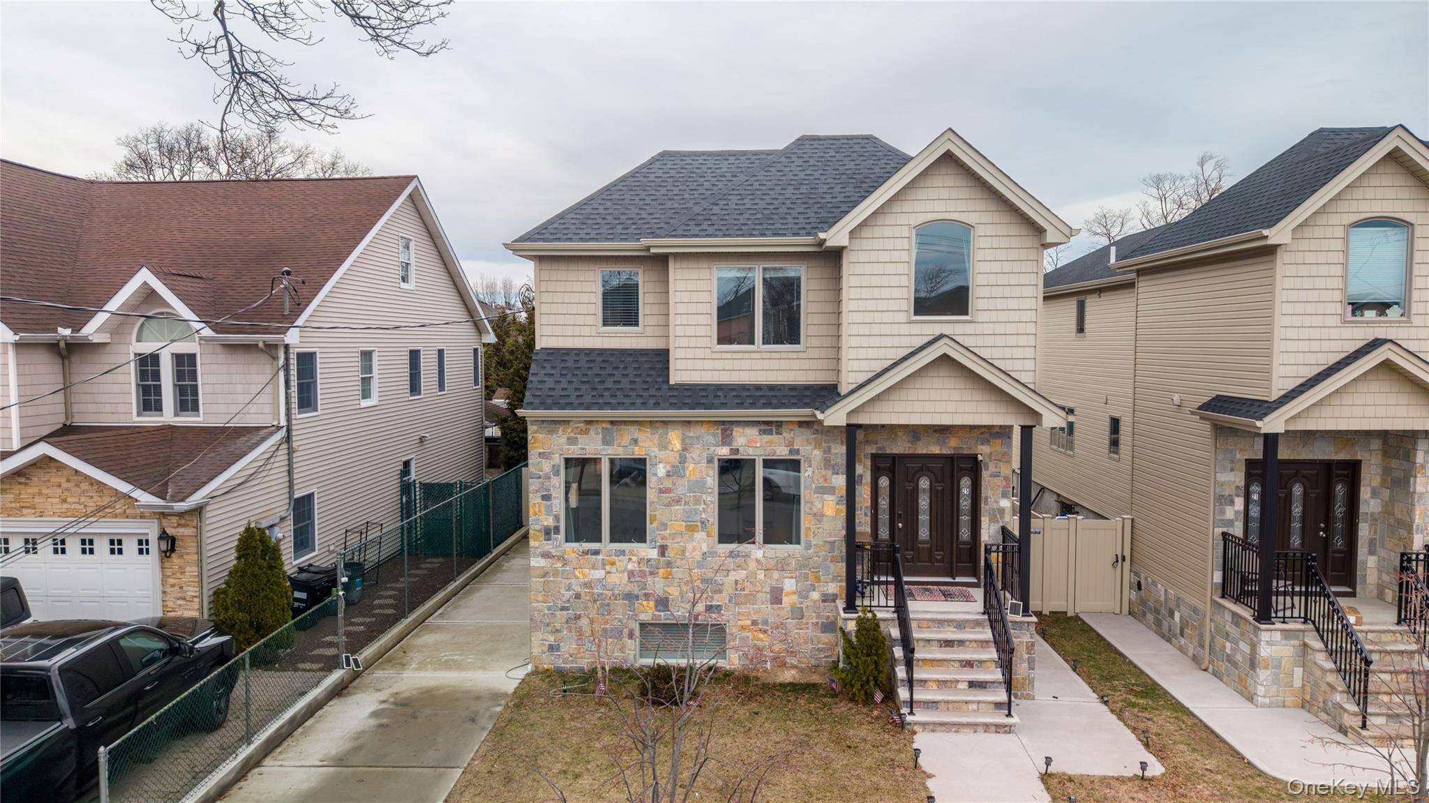 Casa com 4 Quartos à Venda em Staten Island - Nova Iorque - EUA - 1